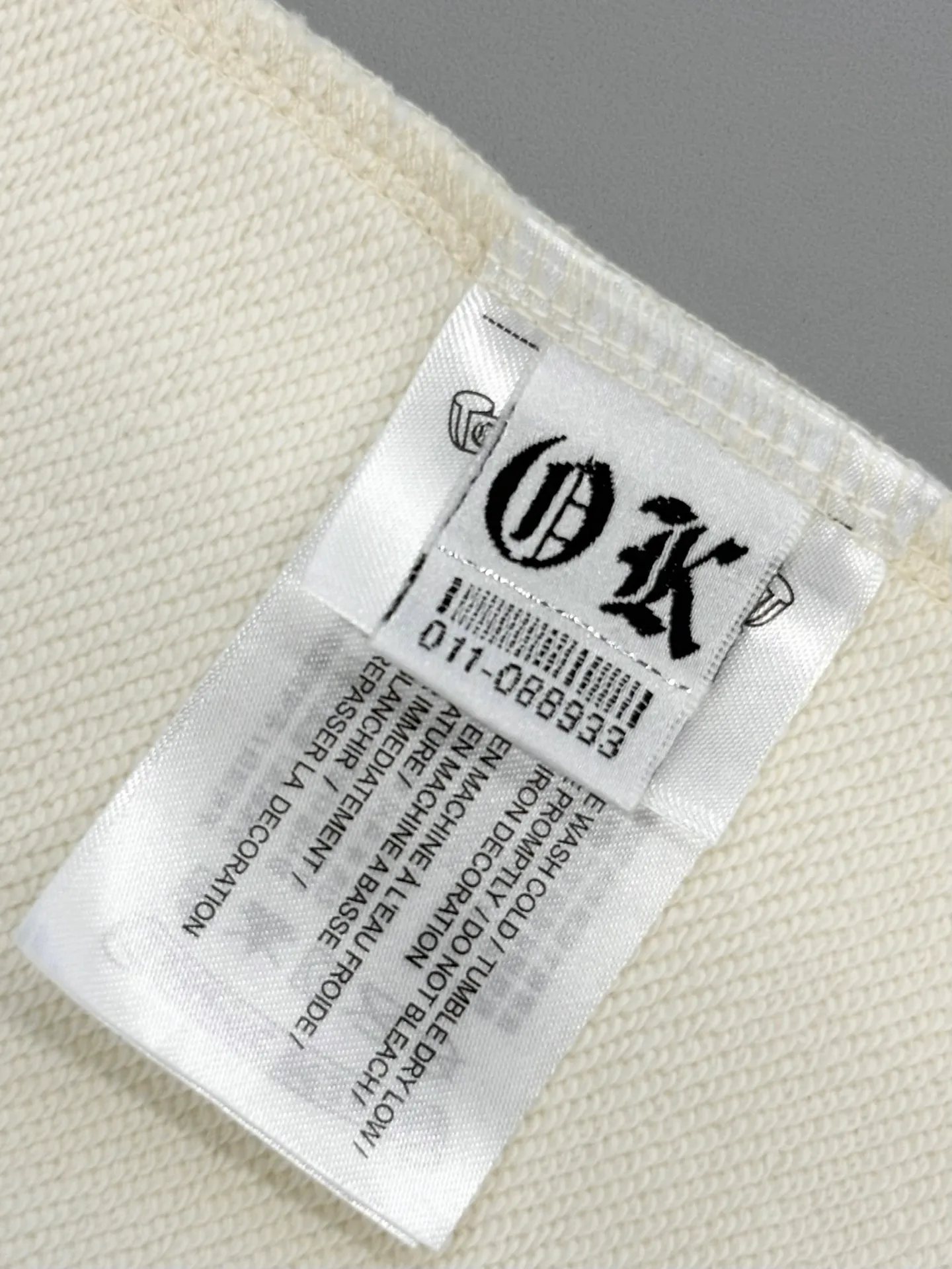 P390 [High Quality] Chrome Hearts Embroidered Horseshoe Rivets🪡+Watermark Letters‼ ️Hooded open-chest sweatshirt *Customized 420g terry cotton fabric, soft, skin-friendly and comfortable *Embroidery process: front horseshoe print + rivet embroidery *A very simple and elegant classic continuation. It is unparalleled in terms of upper body comfort, interpreting your luxury and taste, and creating your fashion style and charm. Three complete standards. Same style for men and women. 𝐂𝐎𝐋𝐎𝐔𝐑: black/light yellow 𝐒𝐈𝐙𝐄: S-XL